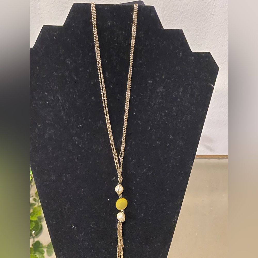 Elegant Gold Necklace with Yellow Accent